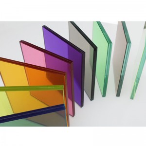 صفائح زجاجية آمنة