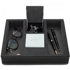 علبة جلدية سوداء