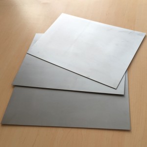 صفيحة النيتينول فائقة الاستواء