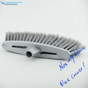 مكنسة اكبراند من البلاستيك الرمادي اللون مع فتحة طويلة ورفيعة في لوح الفرشاة