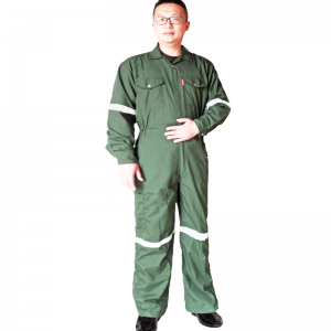 تخصيص الملابس في العديد من العوامل الرئيسية التي تؤثر على السعر