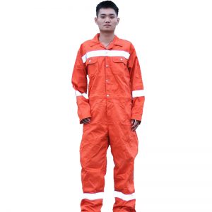 تخصيص الملابس في العديد من العوامل الرئيسية التي تؤثر على السعر