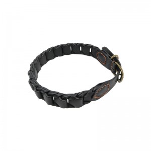 جلد أسود مزين طوق الحيوانات الأليفة للكلاب