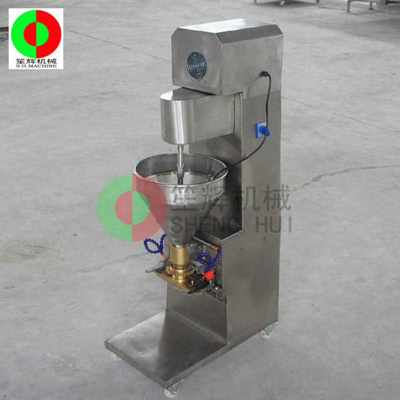 وقد اكتسبت آلة الكرة لحم الخنزير لصالح المزيد من الناس