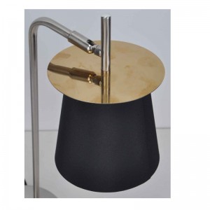 مصباح طاولة مع غطاء قماش ، وورقة زخرفية