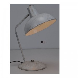 مصباح طاولة مع ظلال معدنية ضبط وظيفة والذهب الأبيض المصقول