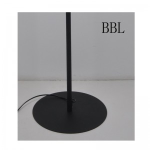 مصباح أرضي مع ظلال نسيج مقطعة بالليزر ، قاعدة مسطحة