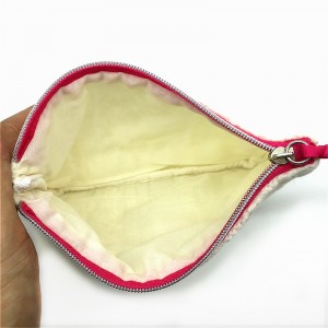 حقيبة مستحضرات التجميل الصوفية