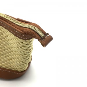 حقيبة مستحضرات التجميل المنسوجة