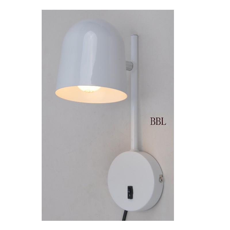 مصباح حائط بغطاء معدني قابل للدوران