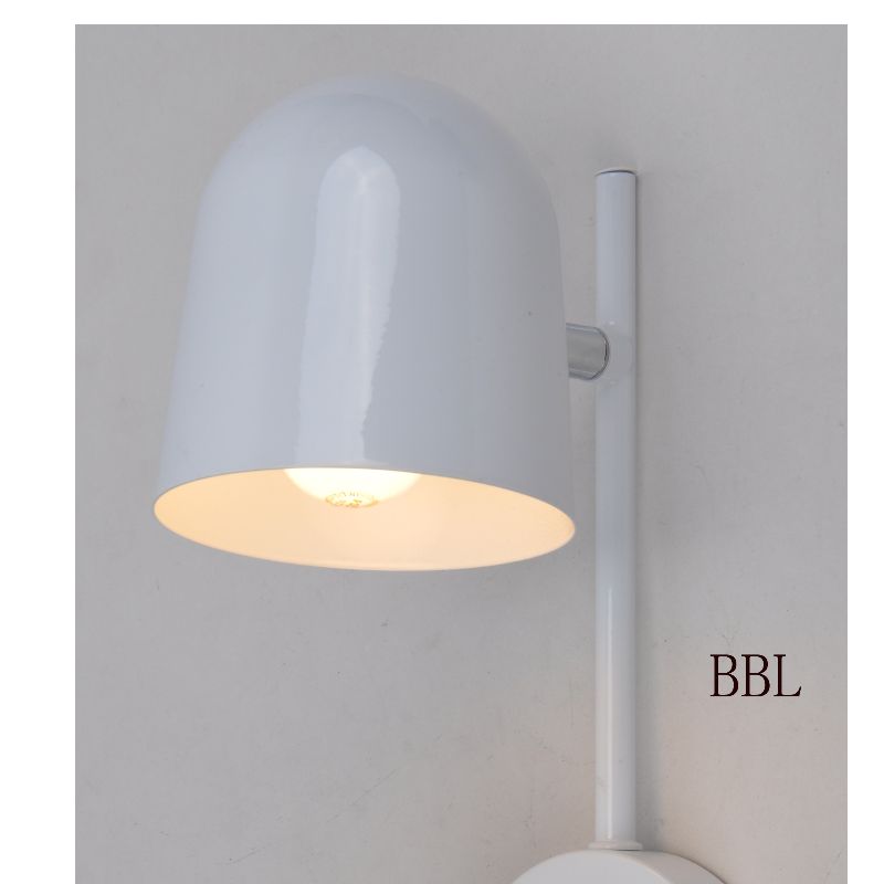 مصباح حائط بغطاء معدني قابل للدوران