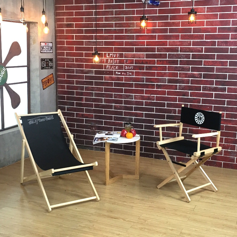 كرسي خشبي يتيح لك التمتع وقت الفراغ