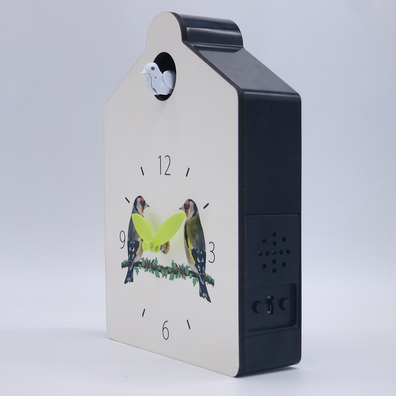 ساعة الحائط الخشبي الأبيض الوقواق