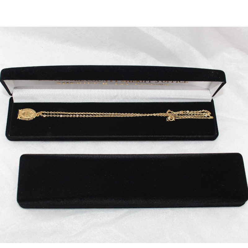 D-11 صندوق مخمل أسود مخصص بالجملة للشارة والقلادة