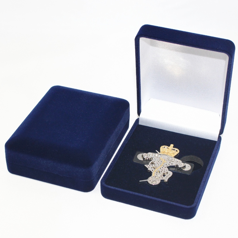 بند D-22B صندوق مخملي بشكل دائري للعملة والقلادة والشارة ، مم. 70 * 90 * 30 ، أوزان حوالي 60 جرام