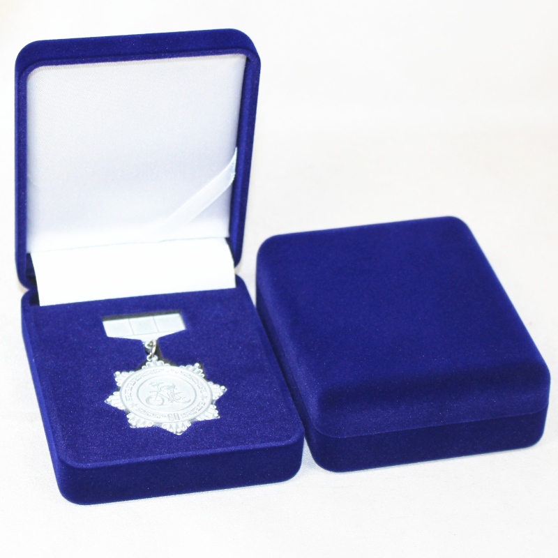 المواد d-26 التعميم المخمل مربع ، المستخدمة في القطع النقدية ، قلادة ، وشارة ، ممالأشعة تحت الحمراء 32mm ، الوزن حوالي 65g