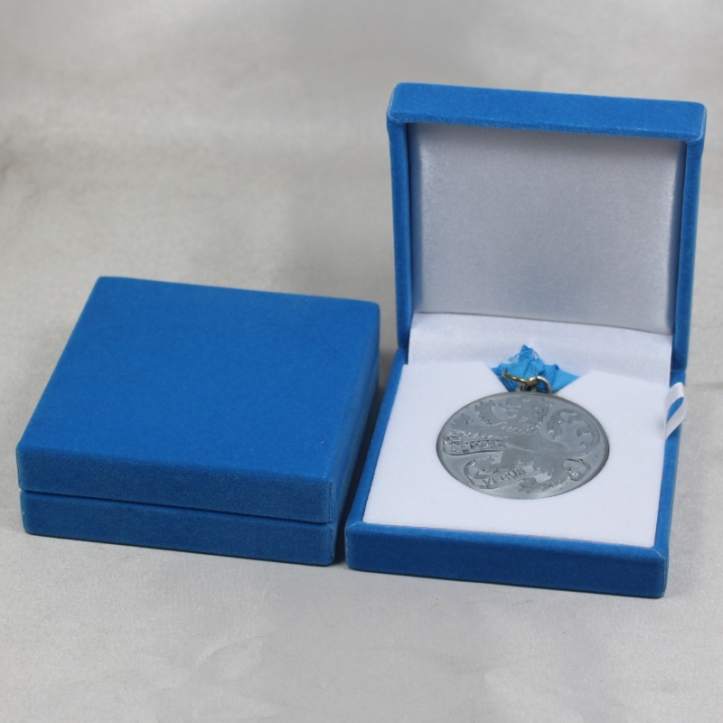 البند V-06 مربع فلنلت بلاستيكي مربع لعملة 50-60 مم ، شارة ، أزرار أكمام ، مشبك ربطة عنق ، ميدالية ، إلخ. مم. 88 * 91 * 33 ، أوزان حوالي 85 جم