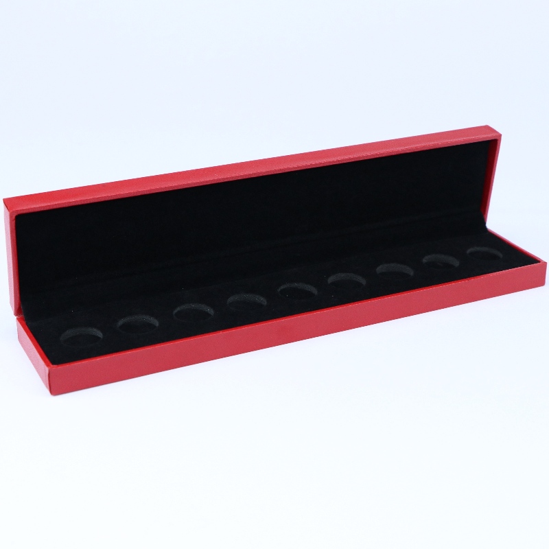 البند V-11 صندوق ورق جلدي مستطيل للعملة 210 * 35 مم ، شارة وقلادة ، إلخ. مم. 240 * 52 * 30 ، أوزان حوالي 130 جم