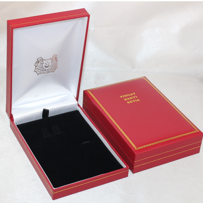 البند V-15S صندوق ورق جلدي مستطيل لميدالية 75 * 120 مم ، عملات معدنية وشارة ، إلخ. 97 * 143 * 34 ، أوزان حوالي 170 جم