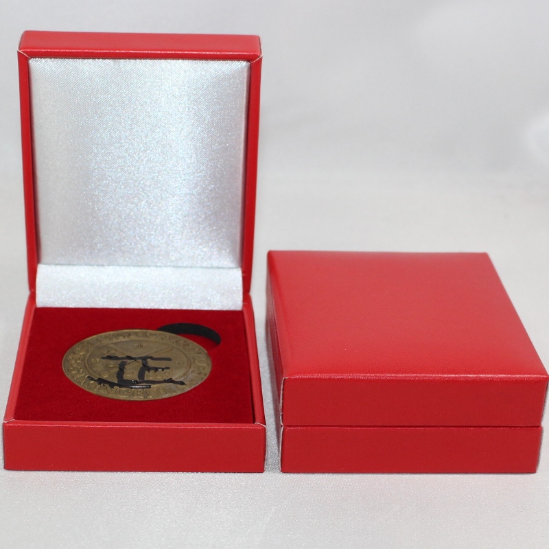 البند V-17 مربع ورق جلدي مربع لعملة 45 * 53 مم ، شارة ، أزرار أكمام ، مشبك محفظة إلخ. مم. 68 * 80 * 30 ، أوزان حوالي 62 جرام