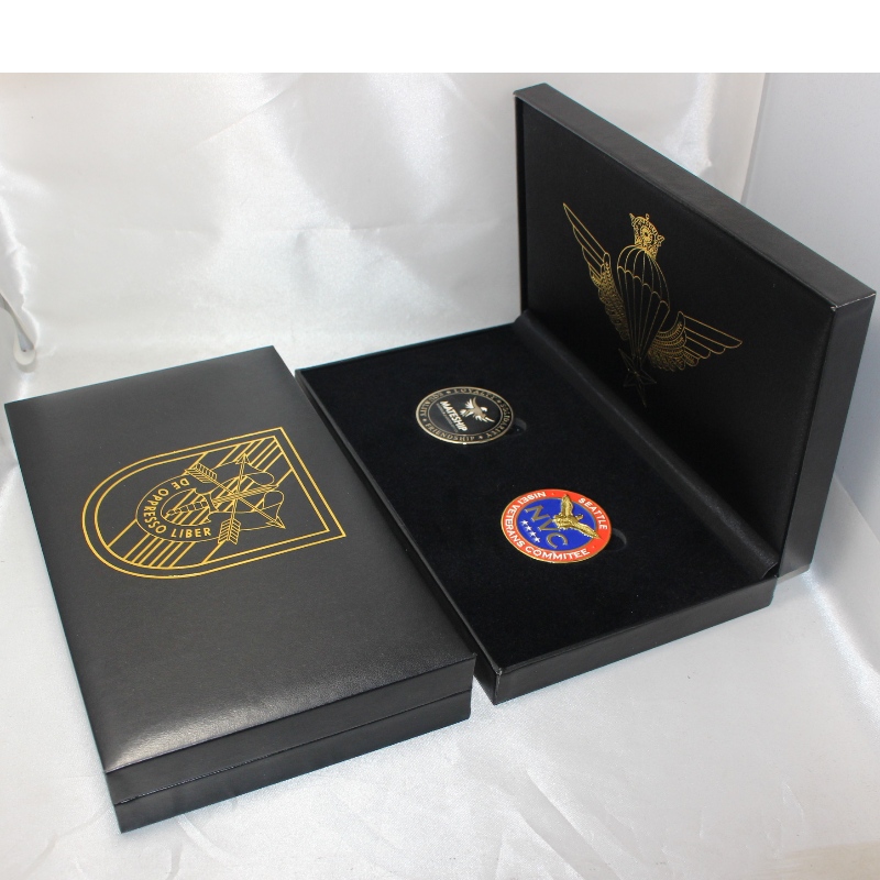 المنتجات v-21 مستطيلة بو الجلود مربع ، وتستخدم لوضع 90 120mm ميدالية ، عملة وشارة الخ234 x140 ، الوزن 325g