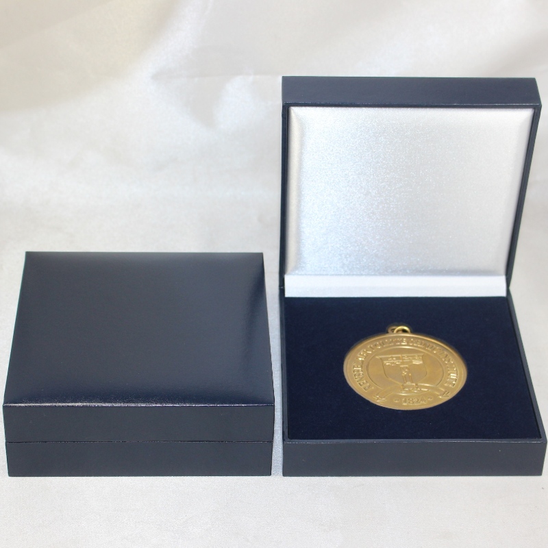 البند V-22 مربع ورق جلدي مربع لعملة 90 * 90 مم ، شارة ، ميدالية إلخ. مم .128 * 128 * 50 ، أوزان حوالي 191 جم