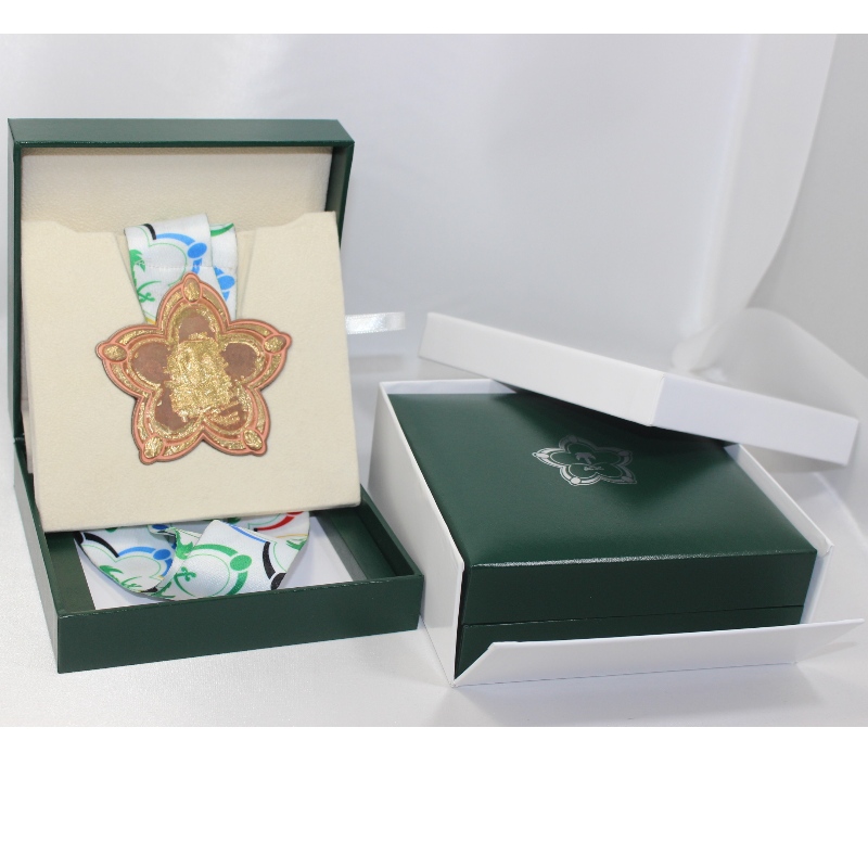 البند V-22 مربع ورق جلدي مربع لعملة 90 * 90 مم ، شارة ، ميدالية إلخ. مم .128 * 128 * 50 ، أوزان حوالي 191 جم