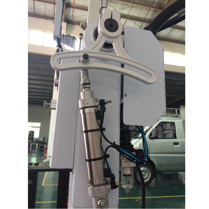 روبوت الحقن ، 50 ~ 150T آلة التشكيل بالحقن Sprue Picker