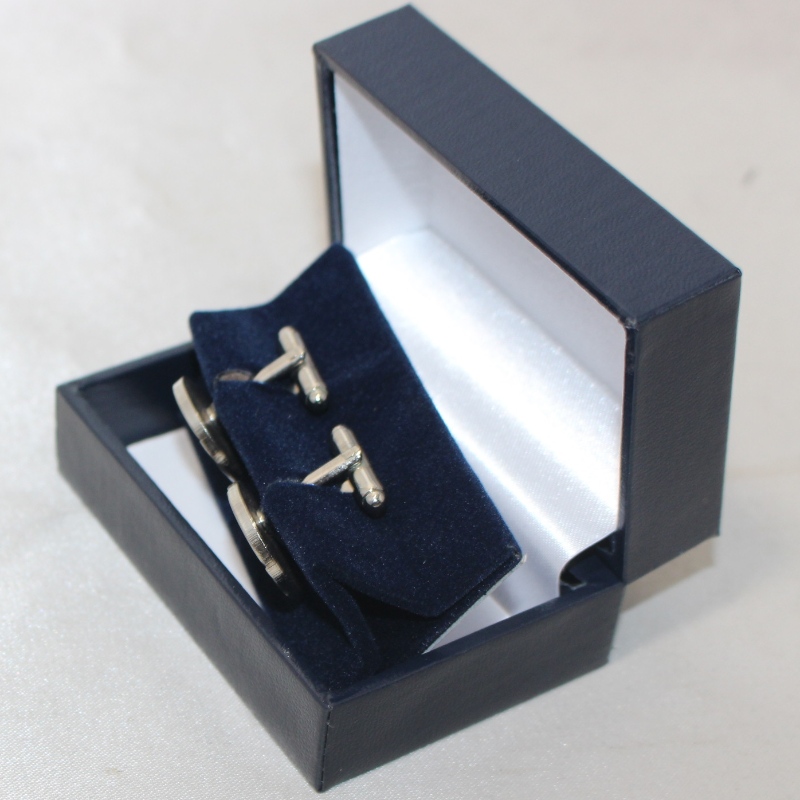 البند VK-1 صندوق بلاستيكي مستطيل مغطى بورق جلدي لمشبك ربطة عنق 58 * 20 مم ، سلسلة مفاتيح ، أزرار أكمام ، شارة ، إلخ. mm.75 * 50 * 38 ، أوزان حوال...