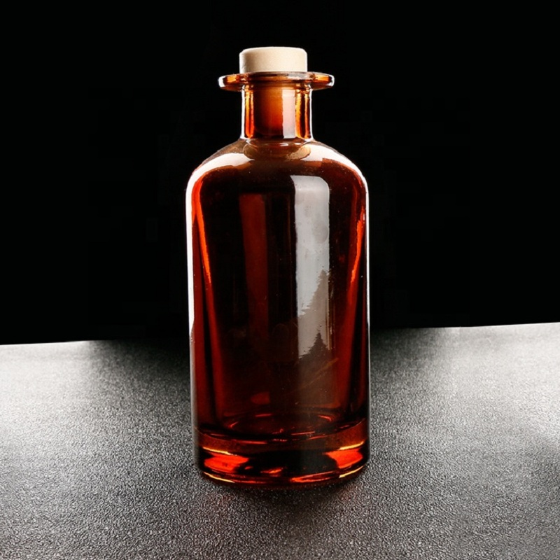 زجاجة زجاجية ملونة من ريد ناشر بجودة عالية