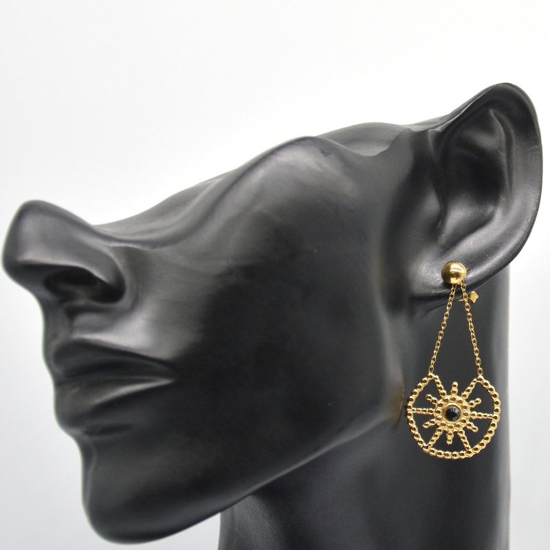 نماذج نسائية ذهبية من الفولاذ المقاوم للصدأ مع قلادات على شكل زهرة ، تصميم مسمار الأذن ، عمل ساحر للشابات. الصين مصنع مجوهرات Ruifanbao