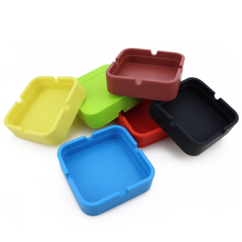 منفضة سجائر مربعة صغيرة