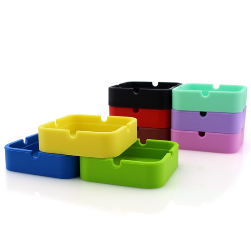 منفضة سجائر مربعة صغيرة