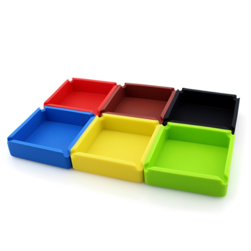 منفضة سجائر مربعة كبيرة