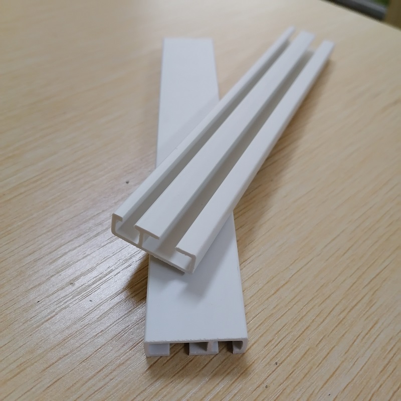 التصميم وملف جانبي مجرى الهواء الصلب PVC المصنوع حسب الطلب للجزء المنزلق للستارة