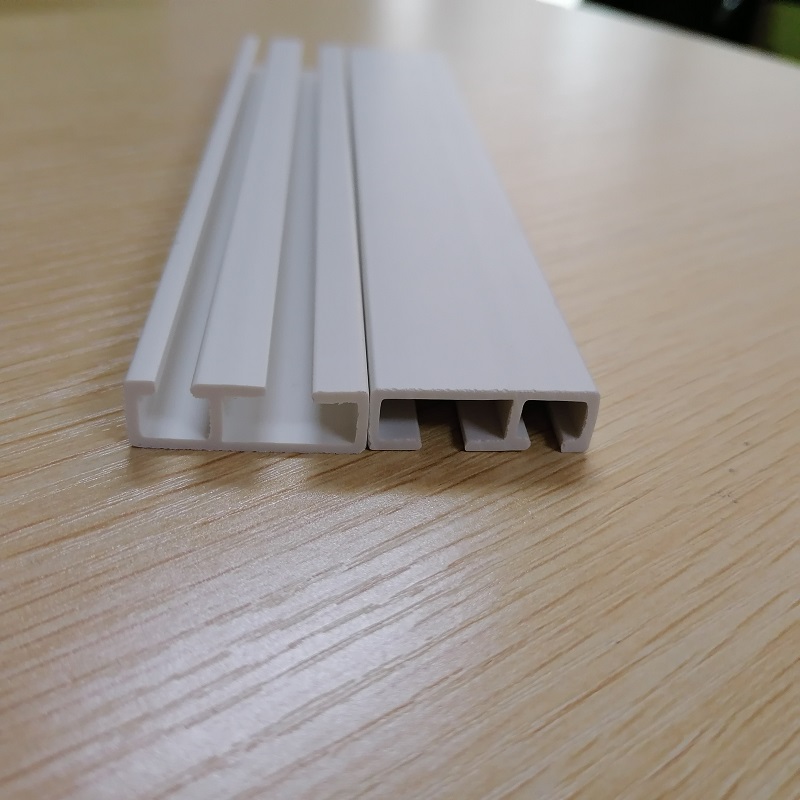 التصميم وملف جانبي مجرى الهواء الصلب PVC المصنوع حسب الطلب للجزء المنزلق للستارة