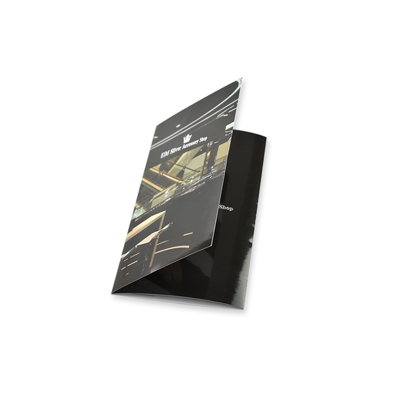 نشرة إعلانية ثلاثية الطيات