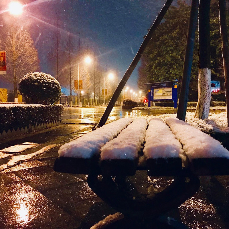 إليك الرومانسية الكبيرة وعالم صغير.