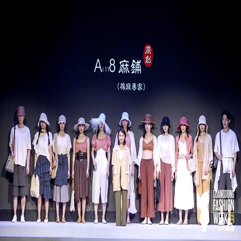 عناصر الشريط الكلاسيكية تعود إليك تستحق الحيازة، قميص مخطط من جديد