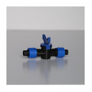 قبل دفن اتصال صمام البولي ايثيلين بالقطارة