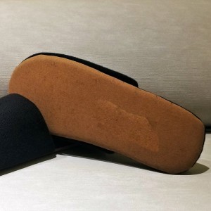 النعال شرابة سترة