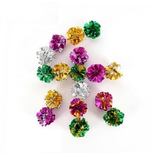 القط القصدير الكرة