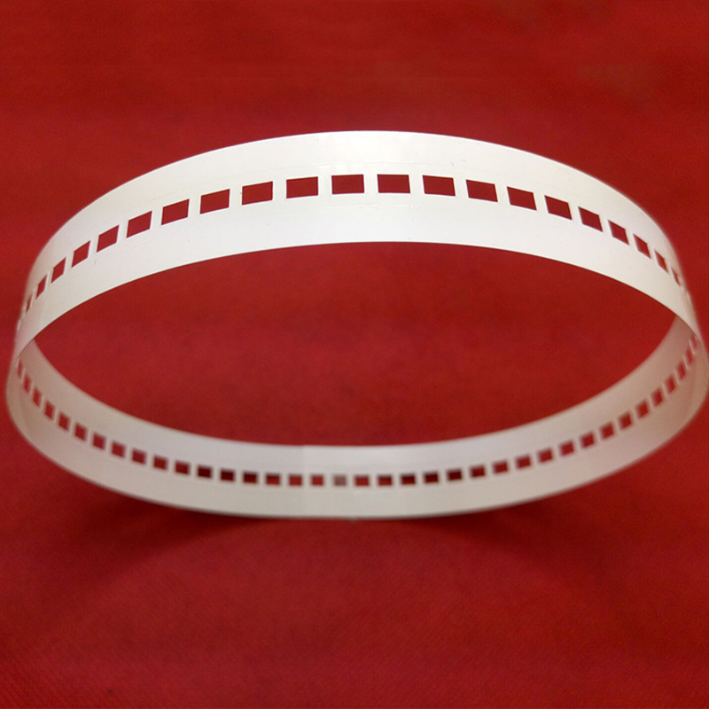 ما هي وظائف ضمان الأداء التي يقوم بها الفيلم العاكس?