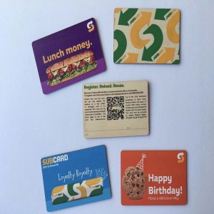 بطاقة غرفة خشبية