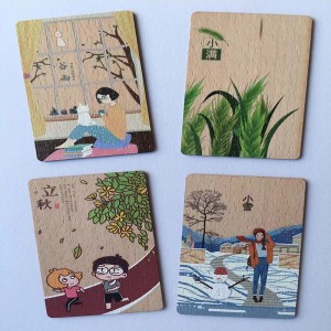 بطاقة غرفة خشبية