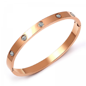 سوار من الجلد البارد الطازج