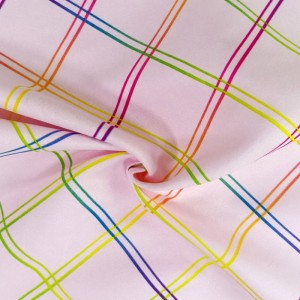 إعادة تدوير الأزياء البوليستر