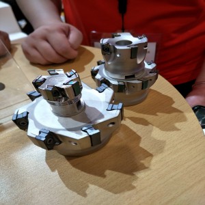 بسرعة إلى الأمام قطع القطع الثقيلة عالي السرعة طحن الطحن طاحونة نهاية الطاحونة