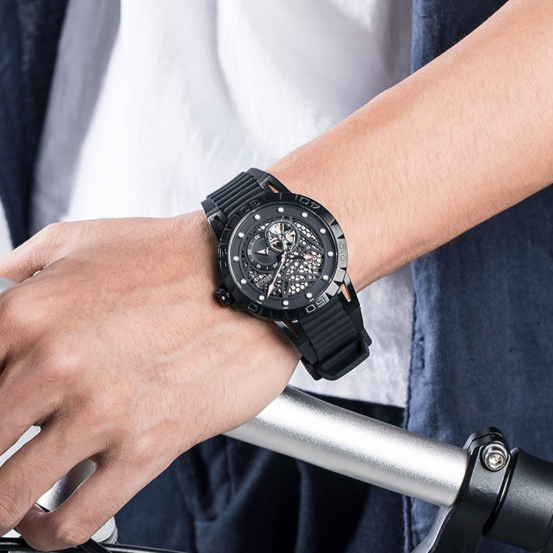 أقول لك ، هناك ثلاثة أسباب تجعل الرجال يرتدون الساعات!