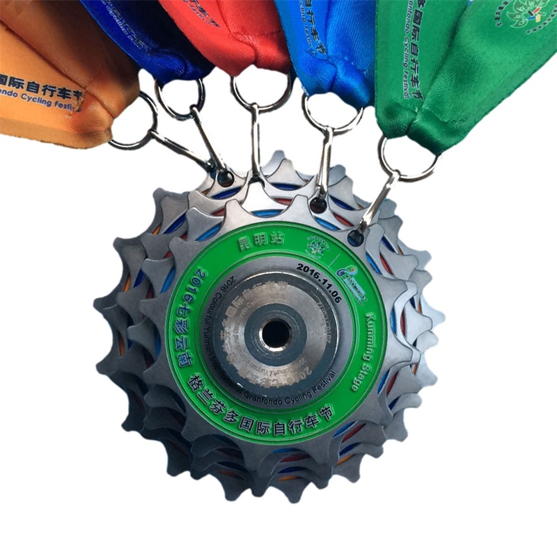 الجوائز المخصصة والميداليات الرياضية الذهب العسكرية ميداليات الدراجات الشريط المعدني كرة القدم 3D الميدالية المتشابكة